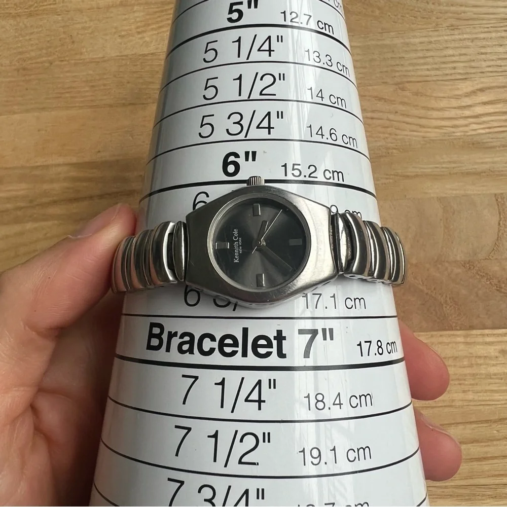 Kenneth Cole New York ladies silver tone watch NEW BATTERY